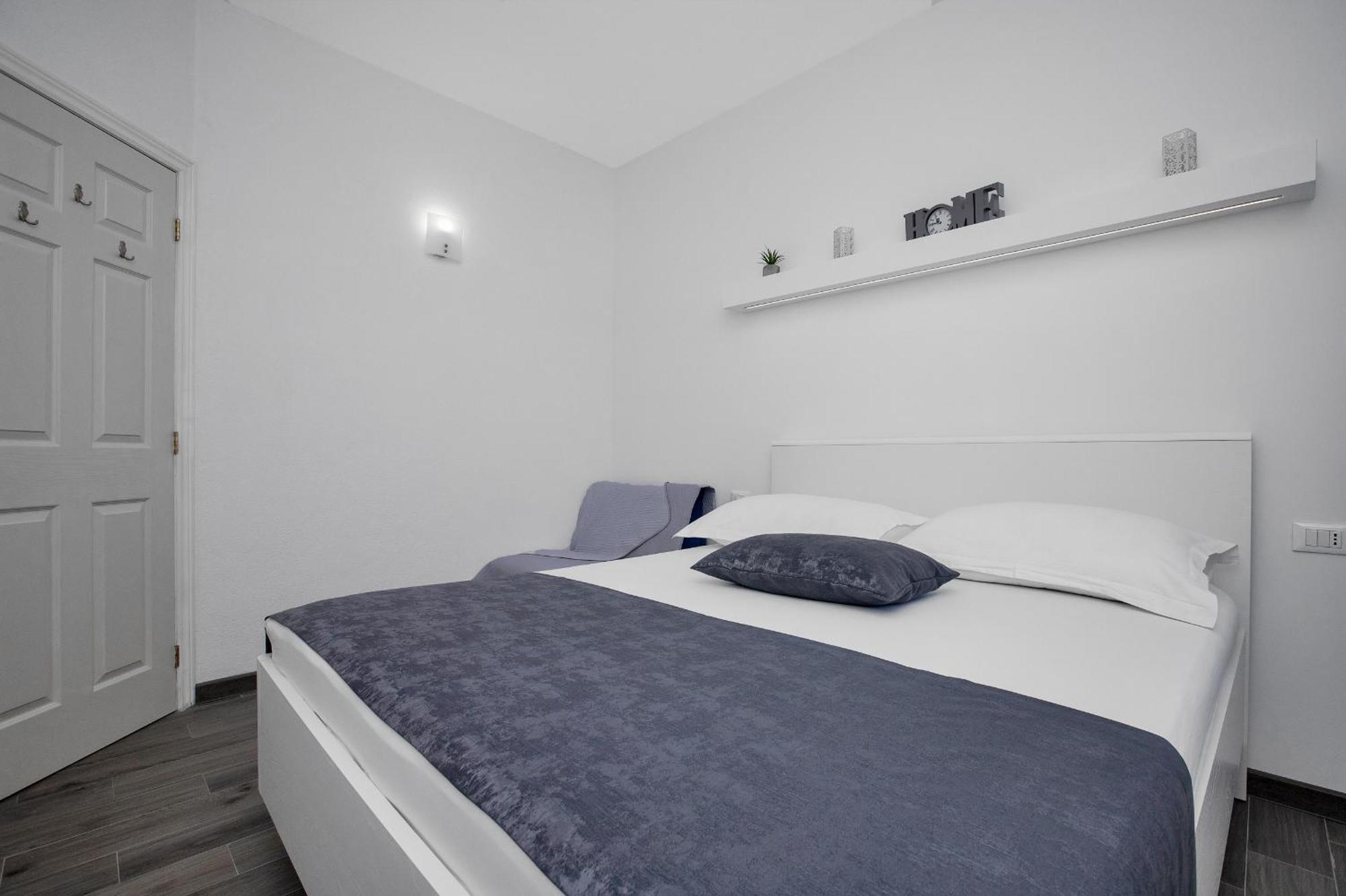 Apartments By The Sea Drasnice, Makarska - 2581 Rom bilde